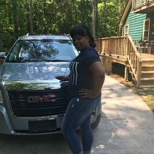 Meet your Posher, Yvette